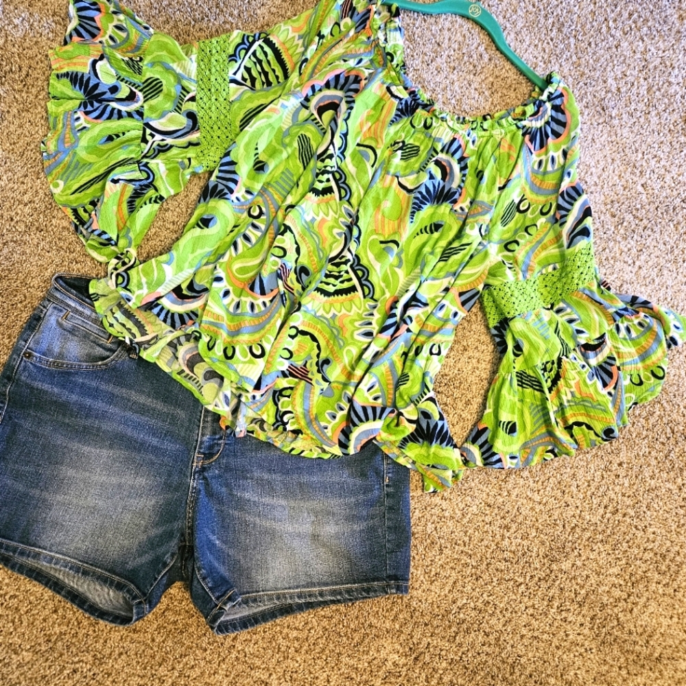 Crown And Ivy Top